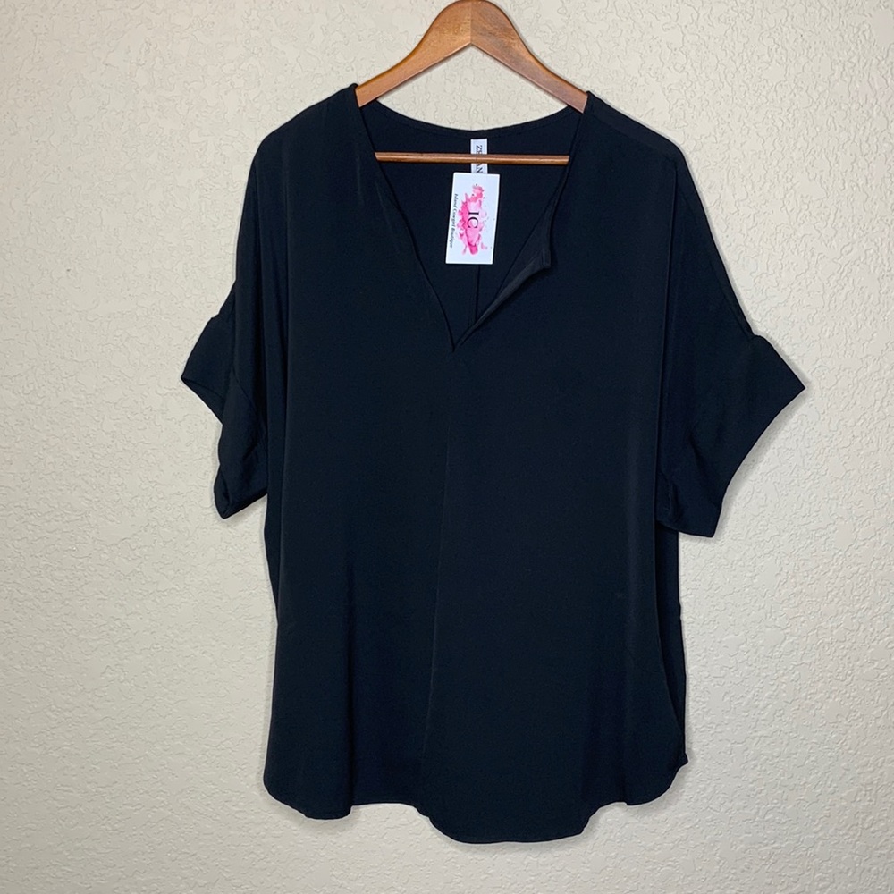 NWT Black V-Neck Short Sleeve Blouse